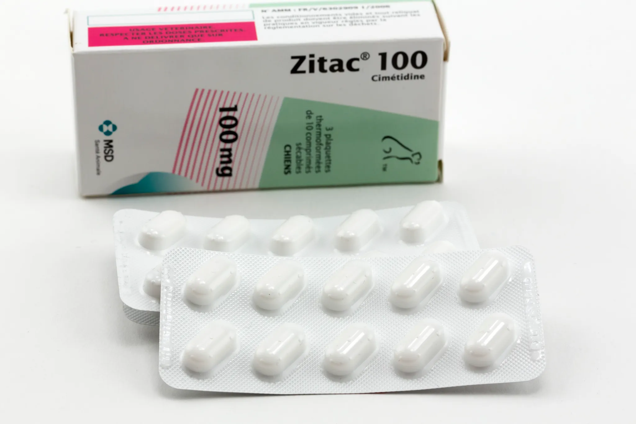 Boîte de Dimazon Injectable (furosémide), solution injectable pour bovins, équins, chiens et chats, contenant 5 flacons de 10 ml, par MSD Santé Animale.