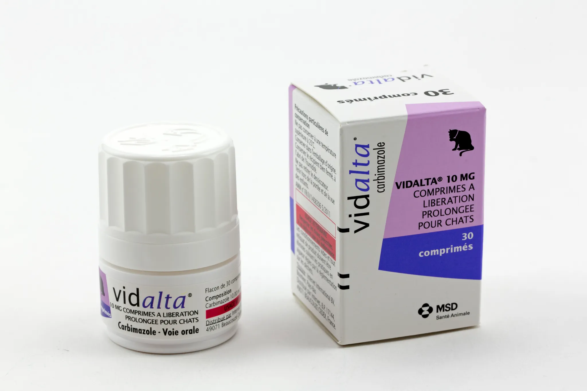 Vidalta 10 mg – Traitement de l’hyperthyroïdie féline (Dosage initial) Boîte et flacon de Vidalta 10 mg (carbimazole), 30 comprimés à libération prolongée pour chats, de MSD Santé Animale.