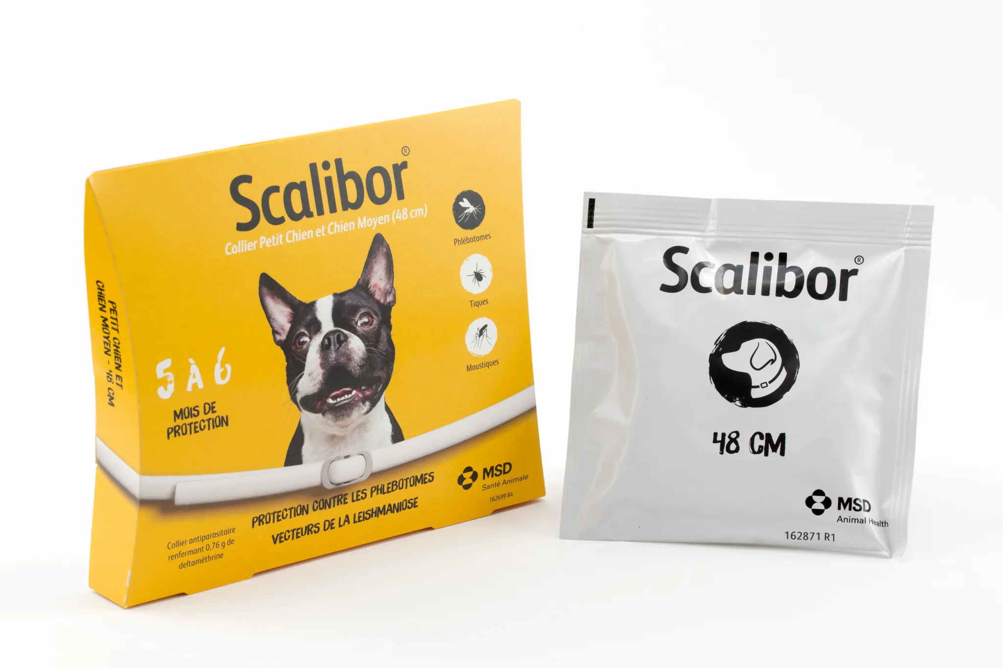 Boîte jaune de collier antiparasitaire Scalibor (48 cm) pour petit chien et chien moyen avec son sachet de protection, par MSD Santé Animale.