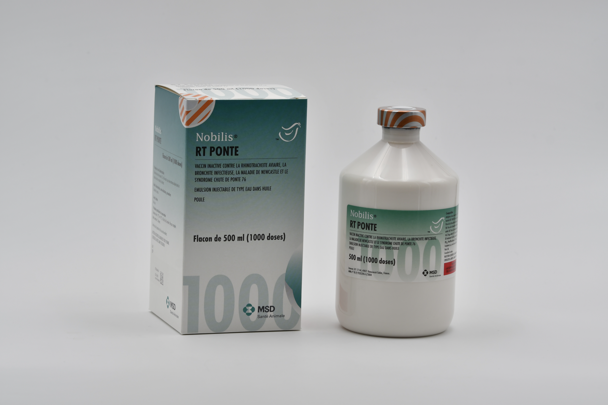 Flacon et boîte de Nobilis RT PONTE, vaccin inactivé contre la rhinotrachéite aviaire, la bronchite infectieuse, la maladie de Newcastle et le syndrome chute de ponte 76 pour poules MSD Santé Animale.
