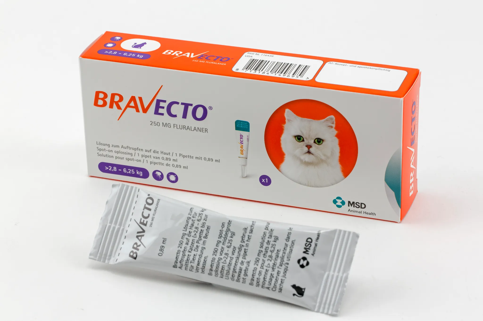 Bravecto Spot-on Chats 250 mg – Chats moyens Boîte et sachet individuel de Bravecto solution pour spot-on (250 mg fluralaner) pour chats de taille moyenne pesant entre 2,8 et 6,25 kg.